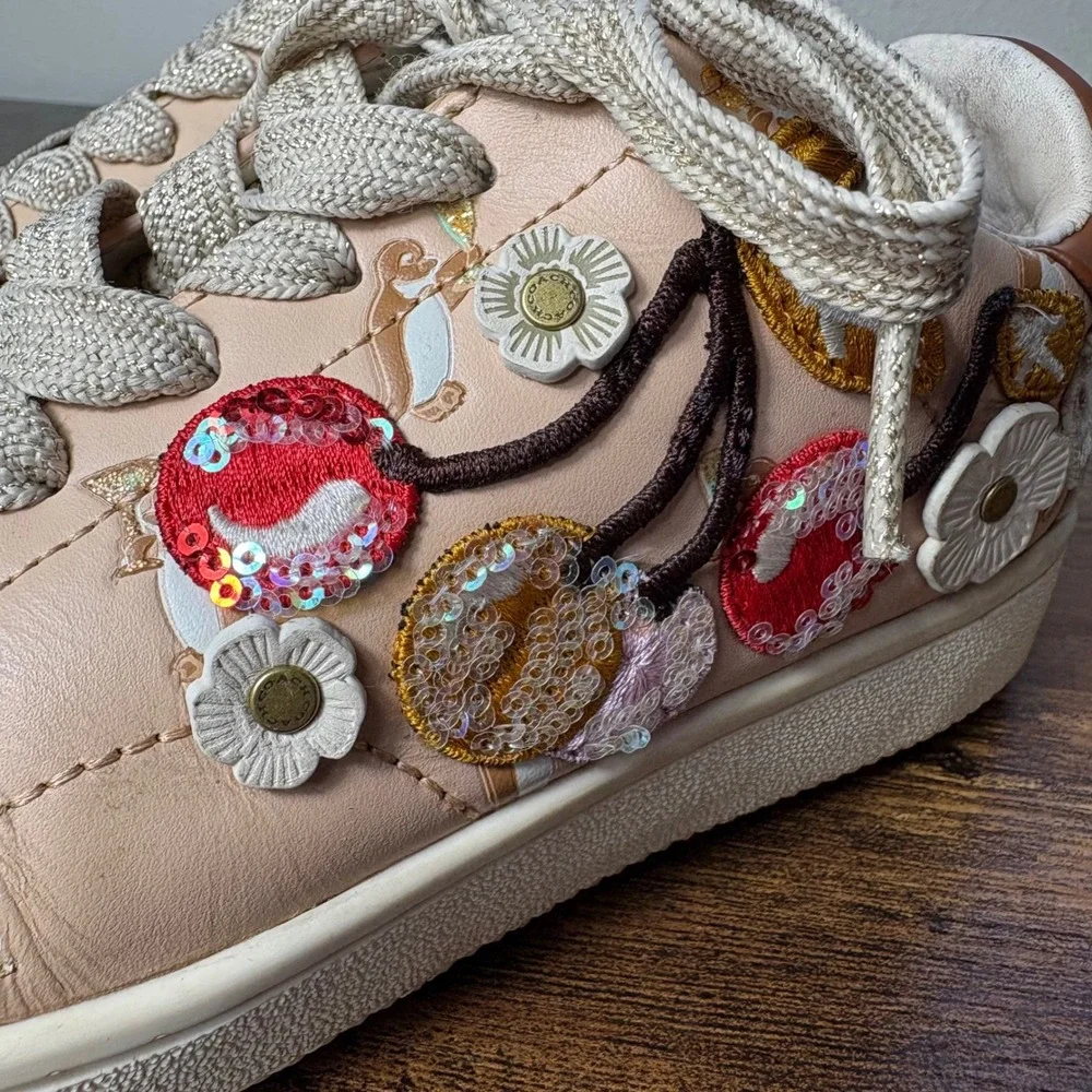 Coach note scuffs